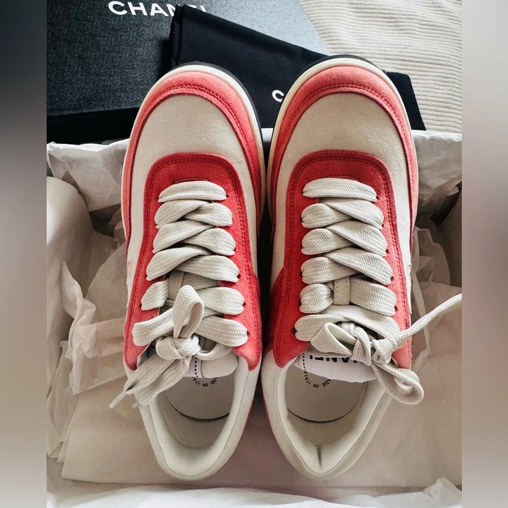CHANEL elegant sneakers